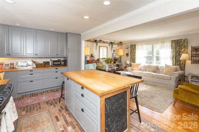 6701 Rugby Lane, Charlotte, NC 28226