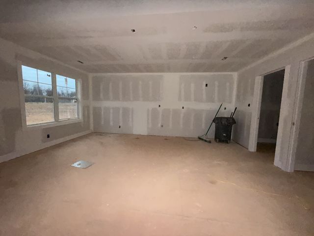 630 Avondale Rd, Oak Grove, KY 42262