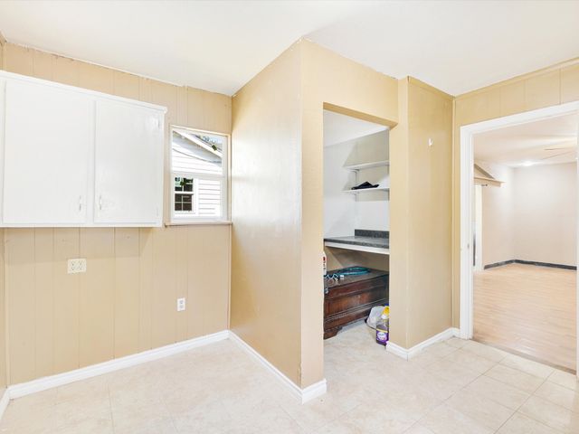 2618 NW 23rd Street, Fort Worth, TX 76106