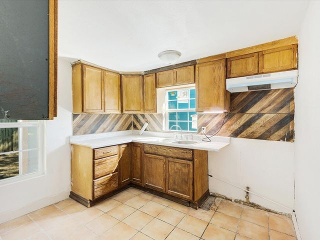 2618 NW 23rd Street, Fort Worth, TX 76106