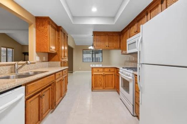 913 Valley Way, Madera, CA 93637