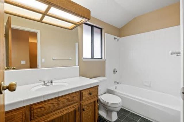 913 Valley Way, Madera, CA 93637