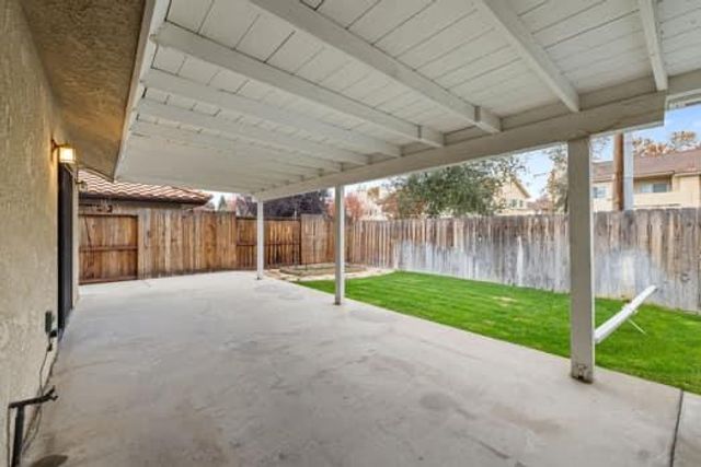 913 Valley Way, Madera, CA 93637