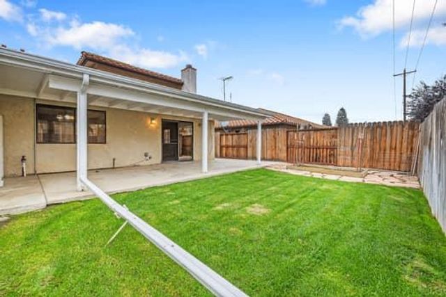 913 Valley Way, Madera, CA 93637