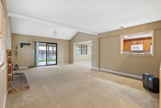 913 Valley Way, Madera, CA 93637