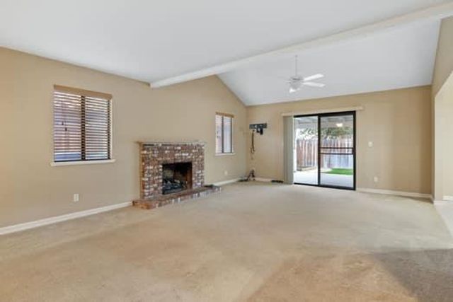 913 Valley Way, Madera, CA 93637