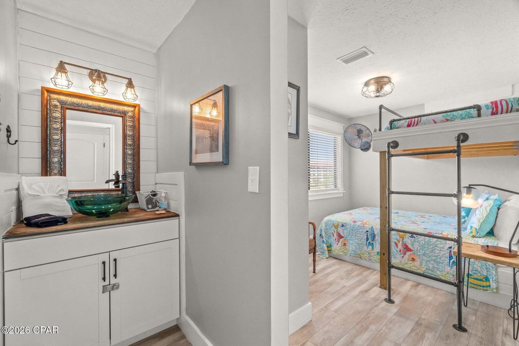 Image 8 of property listing at 17214 Front Beach Road 1, Panama City Beach, FL 32413