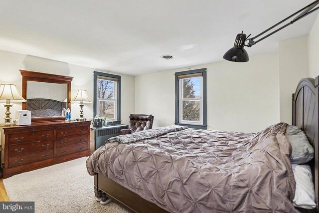 1068 GRANDVIEW RD, Hanover, PA 17331