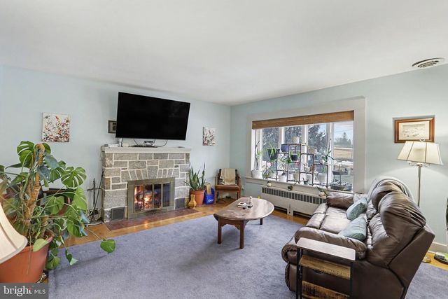 1068 GRANDVIEW RD, Hanover, PA 17331