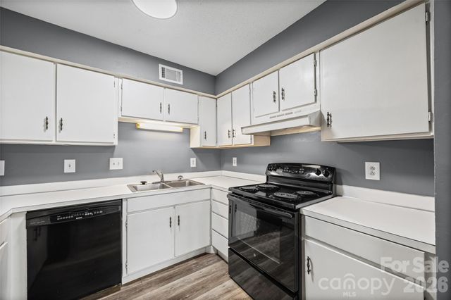 9119 Spyglass Place 9119D, Charlotte, NC 28214