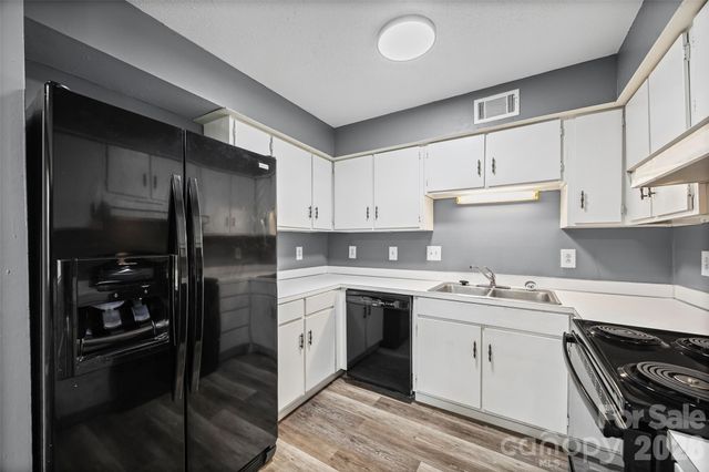 9119 Spyglass Place 9119D, Charlotte, NC 28214