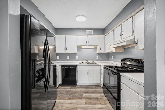 9119 Spyglass Place 9119D, Charlotte, NC 28214