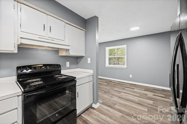 9119 Spyglass Place 9119D, Charlotte, NC 28214