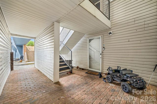 9119 Spyglass Place 9119D, Charlotte, NC 28214