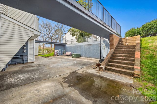 9119 Spyglass Place 9119D, Charlotte, NC 28214