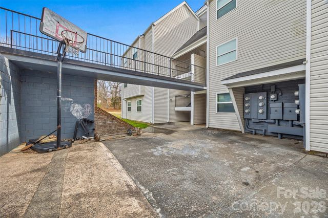 9119 Spyglass Place 9119D, Charlotte, NC 28214