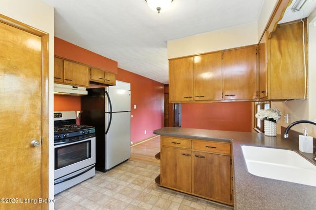 3501 Huon Dr, Louisville, KY 40218