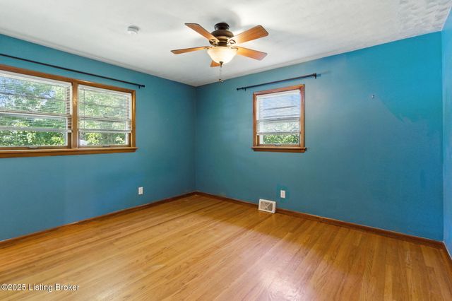 3501 Huon Dr, Louisville, KY 40218