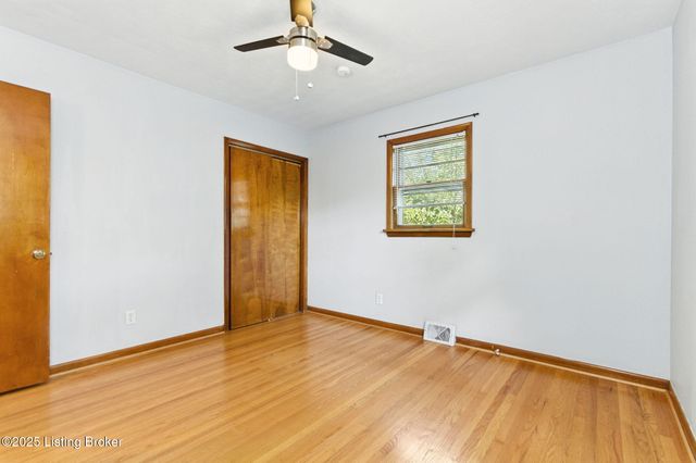 3501 Huon Dr, Louisville, KY 40218