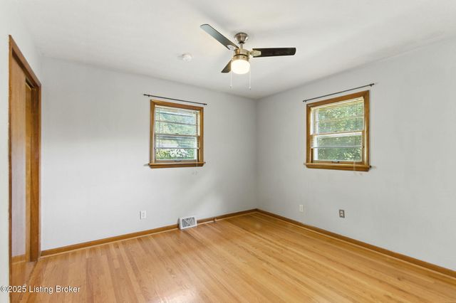 3501 Huon Dr, Louisville, KY 40218