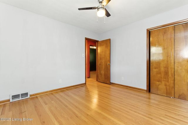 3501 Huon Dr, Louisville, KY 40218