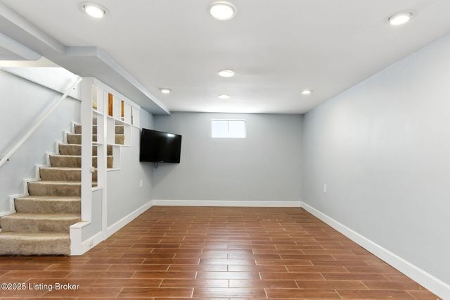 3501 Huon Dr, Louisville, KY 40218