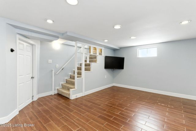 3501 Huon Dr, Louisville, KY 40218