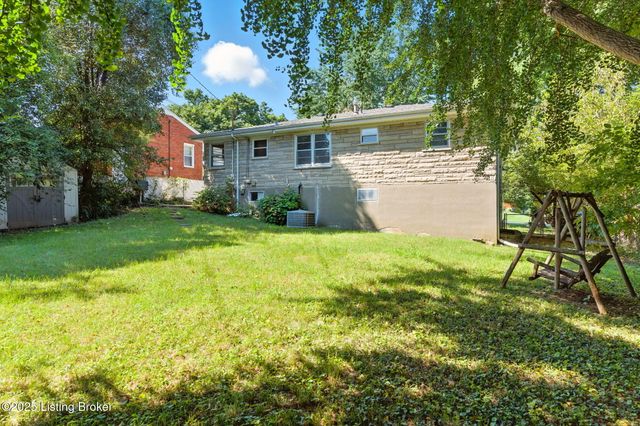 3501 Huon Dr, Louisville, KY 40218