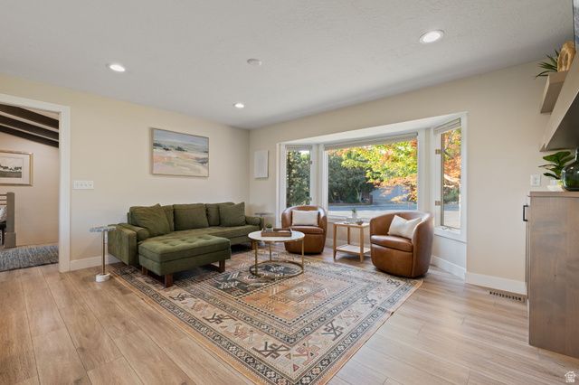 1683 WHISPERING OAKS DR, Ogden, UT 84403