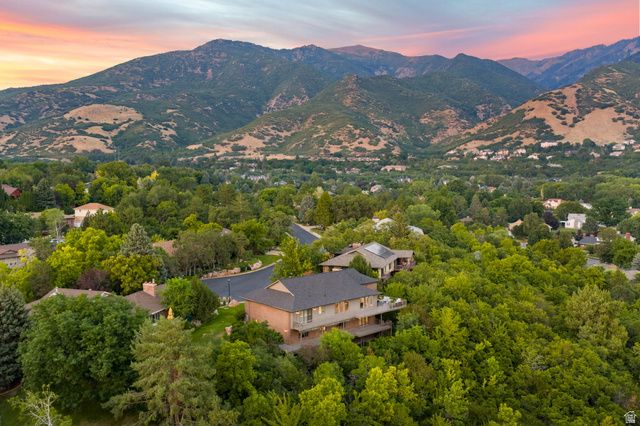 1683 WHISPERING OAKS DR, Ogden, UT 84403