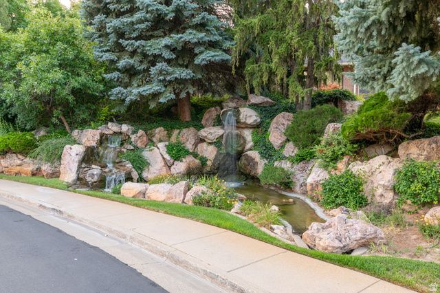 1683 WHISPERING OAKS DR, Ogden, UT 84403