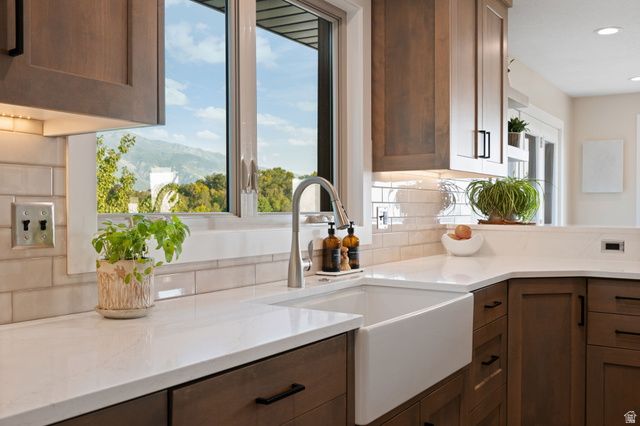 1683 WHISPERING OAKS DR, Ogden, UT 84403