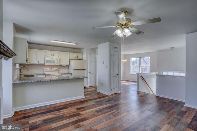 8 LOCHVIEW DR, Bear, DE 19701