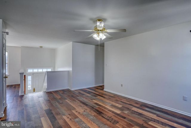 8 LOCHVIEW DR, Bear, DE 19701