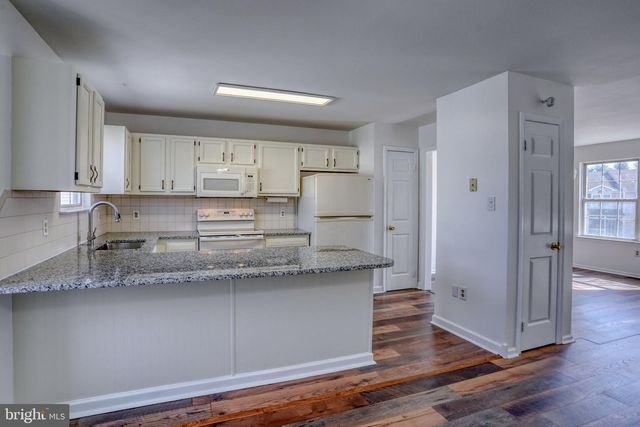 8 LOCHVIEW DR, Bear, DE 19701