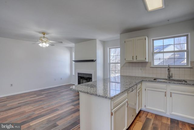 8 LOCHVIEW DR, Bear, DE 19701