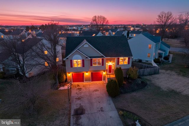 8 LOCHVIEW DR, Bear, DE 19701