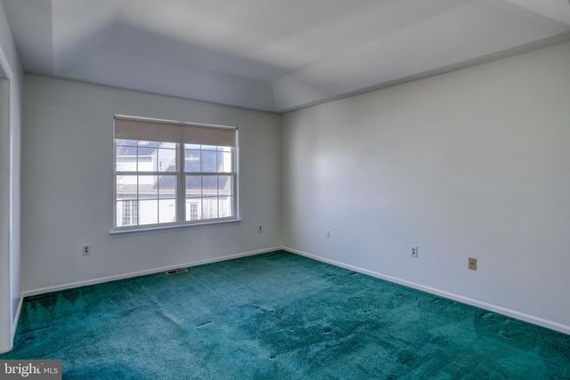 8 LOCHVIEW DR, Bear, DE 19701