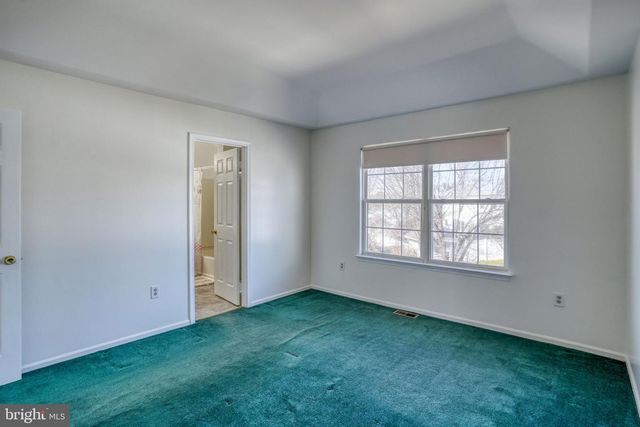 8 LOCHVIEW DR, Bear, DE 19701