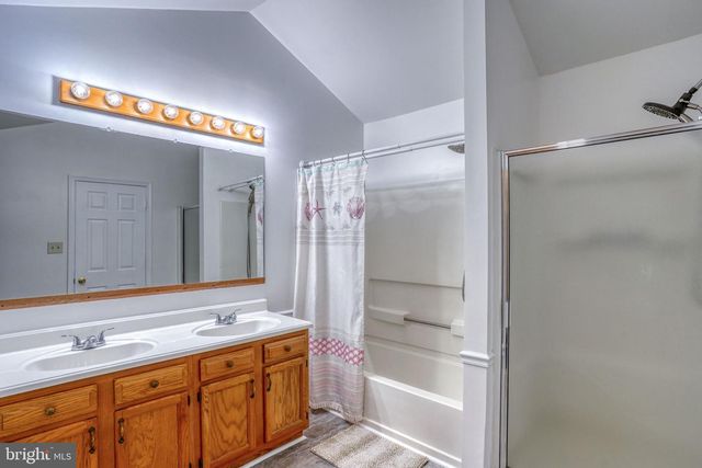 8 LOCHVIEW DR, Bear, DE 19701