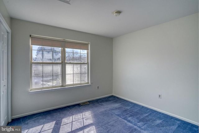 8 LOCHVIEW DR, Bear, DE 19701