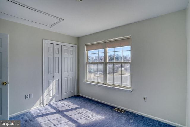 8 LOCHVIEW DR, Bear, DE 19701