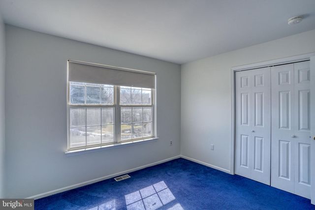 8 LOCHVIEW DR, Bear, DE 19701