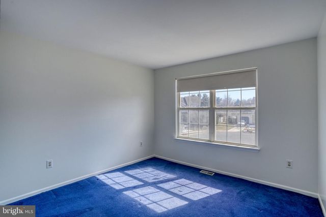 8 LOCHVIEW DR, Bear, DE 19701