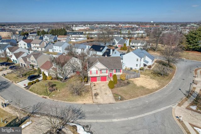 8 LOCHVIEW DR, Bear, DE 19701