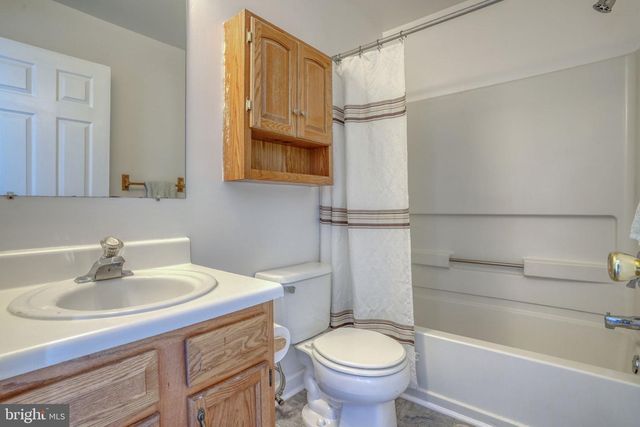 8 LOCHVIEW DR, Bear, DE 19701