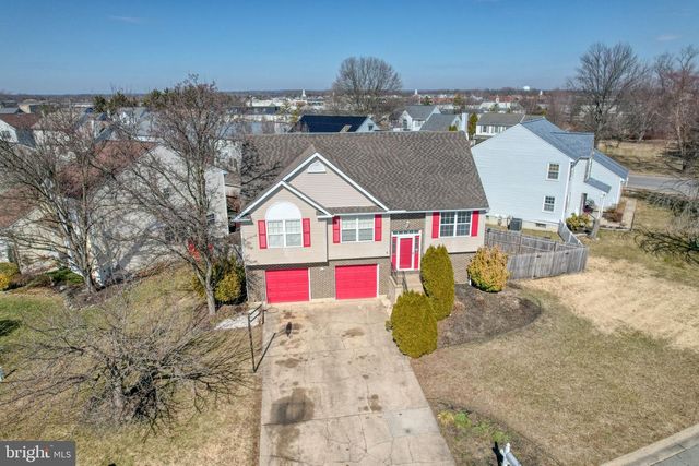 8 LOCHVIEW DR, Bear, DE 19701