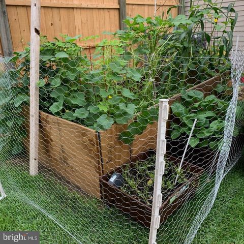 8 LOCHVIEW DR, Bear, DE 19701