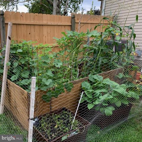 8 LOCHVIEW DR, Bear, DE 19701