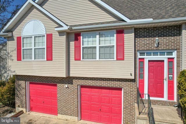 8 LOCHVIEW DR, Bear, DE 19701